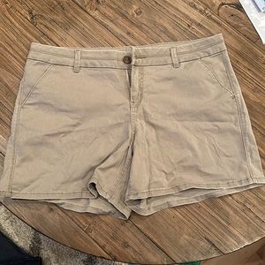 Maurice’s khaki shorts